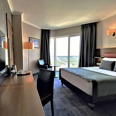 Ramada By Wyndham Otel 5*