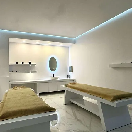 Ramada By Wyndham Hotell