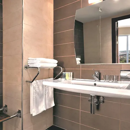 Ramada By Wyndham Hotell